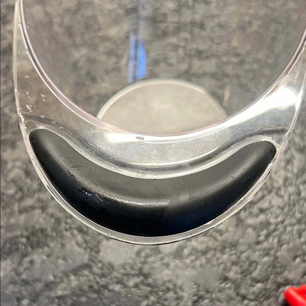 4 cup Pampered Chef Clear Measuring Cup with Black Markings. Looks new